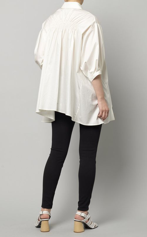 カットアウトシャーリングシャツ