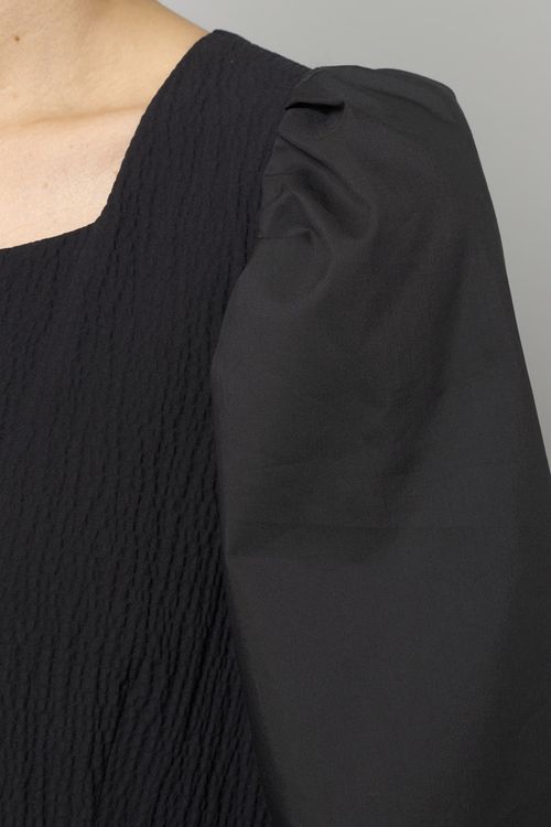 シャーリングギャザーワンピース