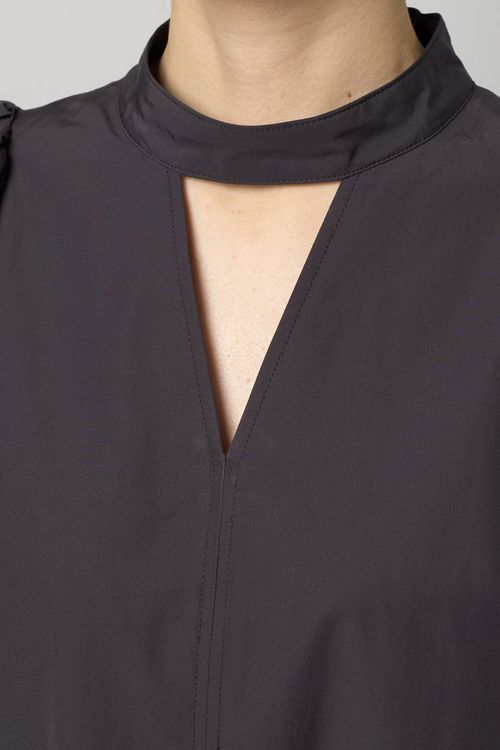 シャーリングスリーブVネックワンピース