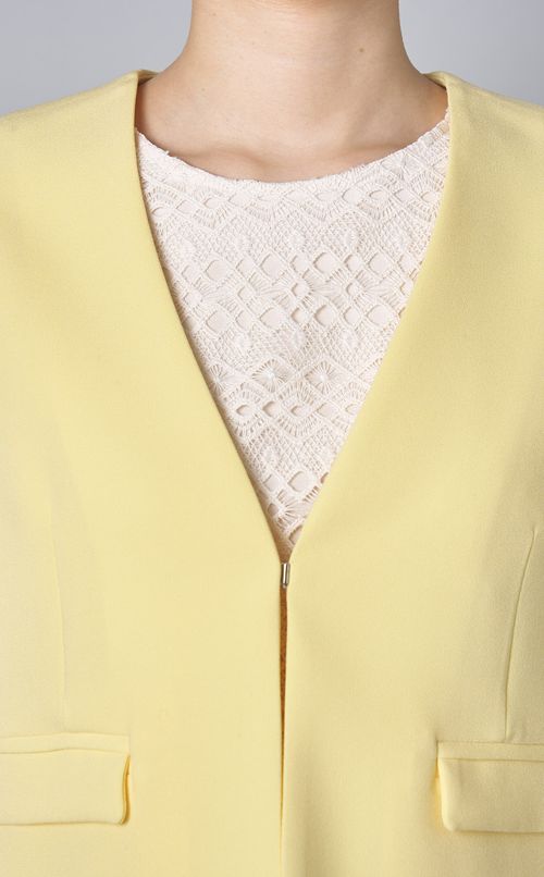 ノーカラーケープジャケット