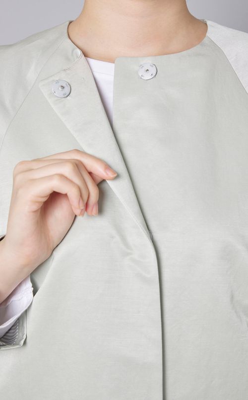 ノーカラーコクーンコート