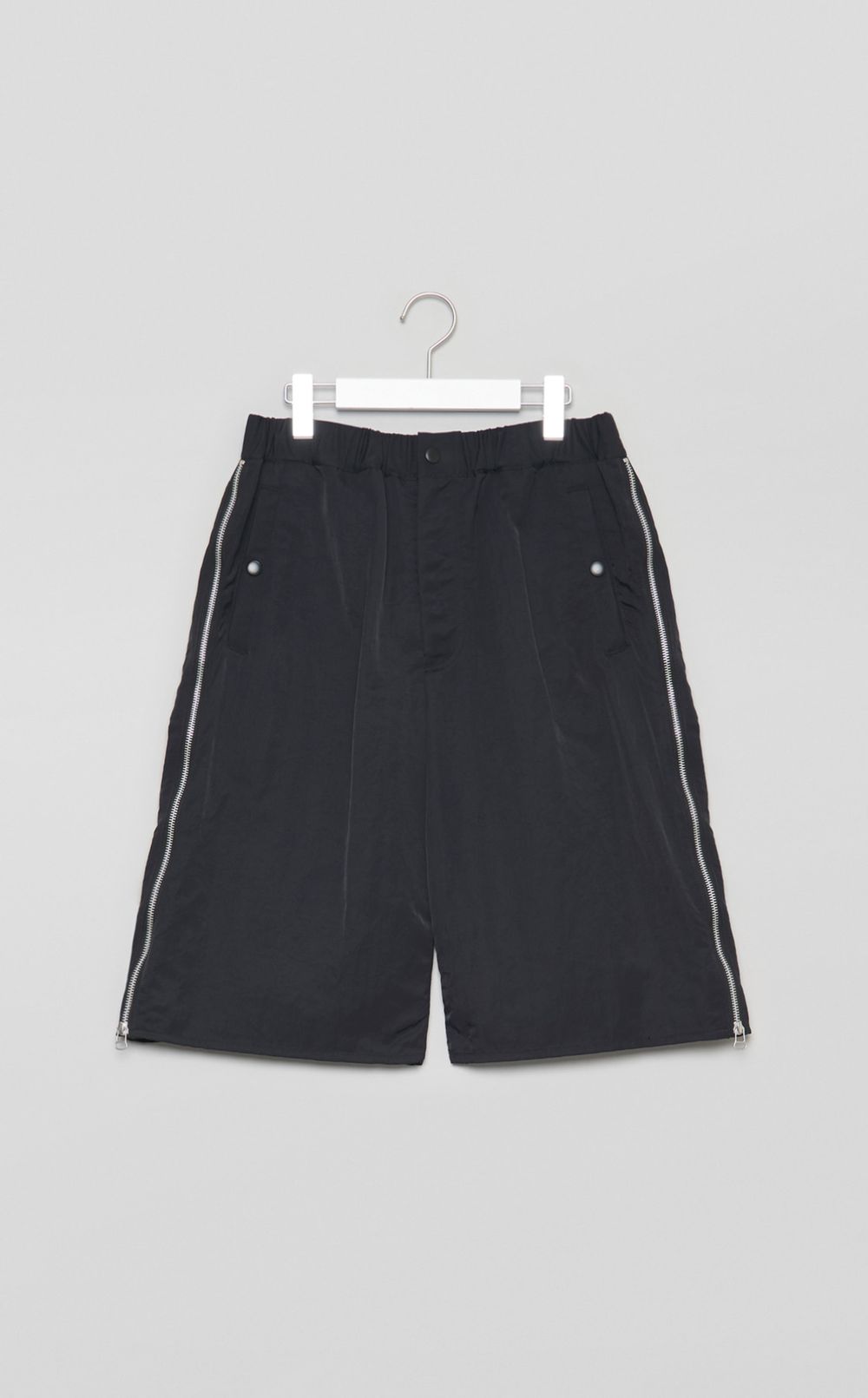 ナイロンジップショートパンツ