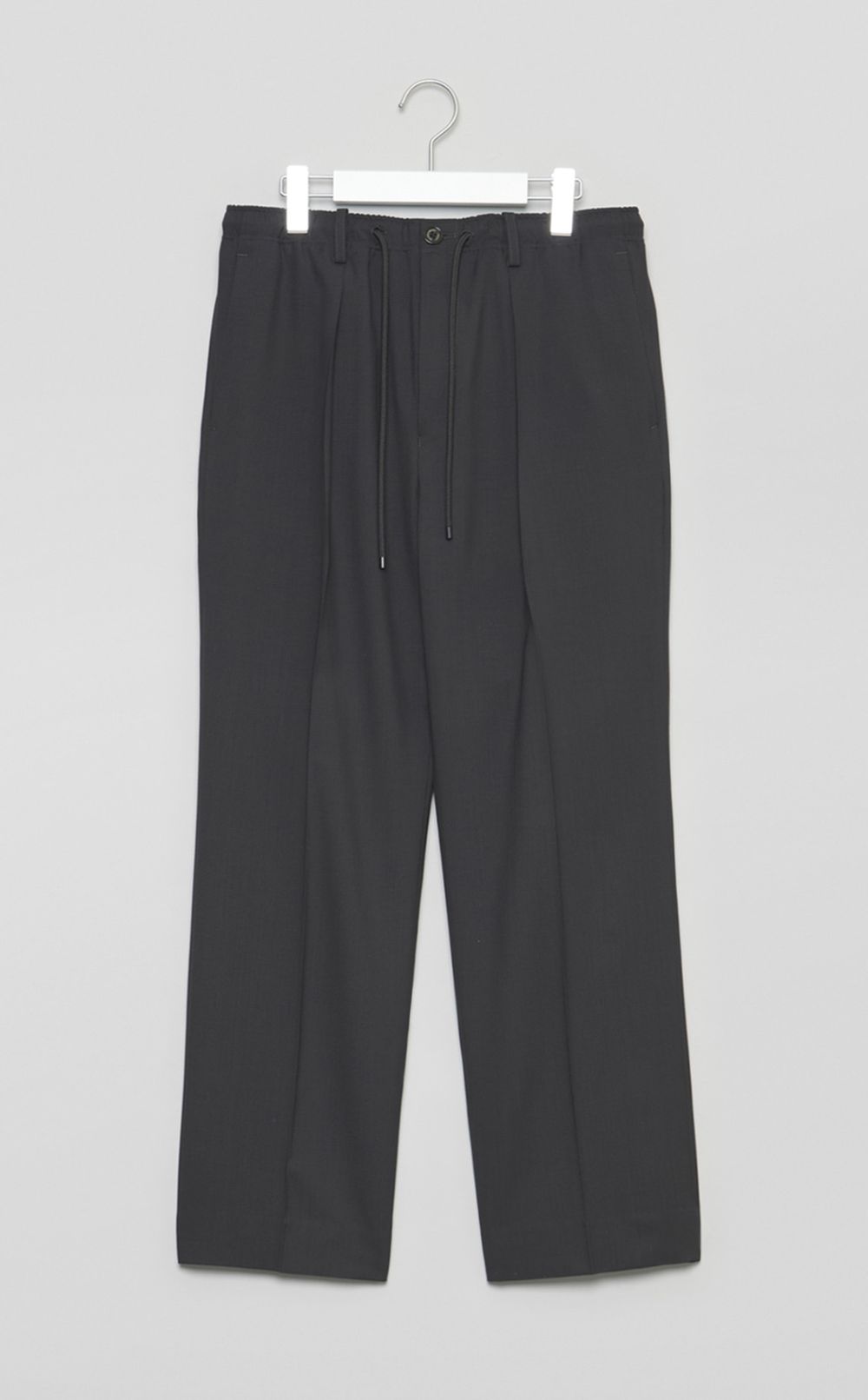 タックテーパードイージーパンツ