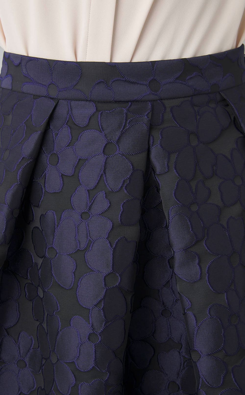 フラワージャガードタックスカート