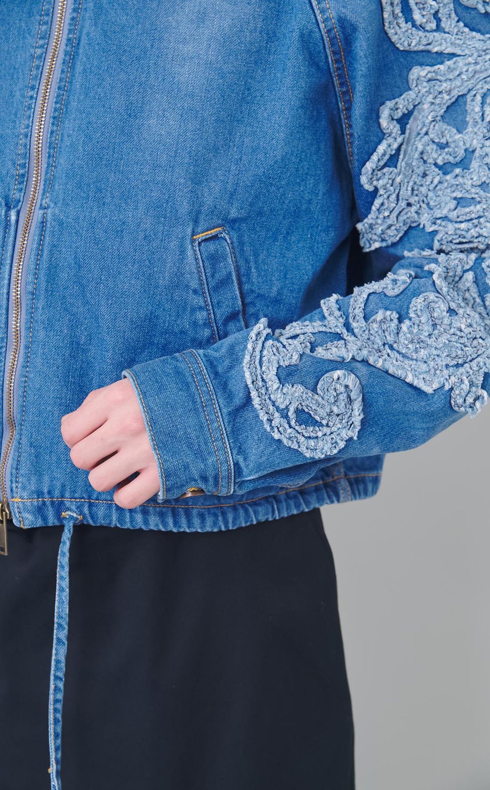 エンブロイダリーデニムブルゾン
