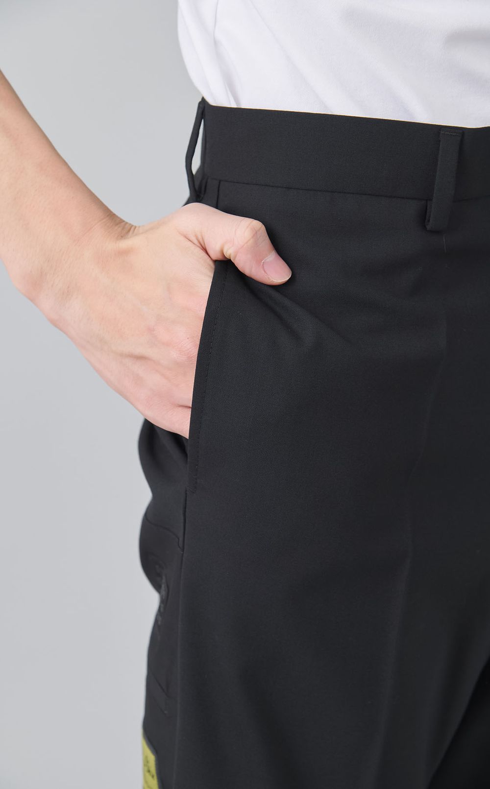 ネームアウトトラウザー