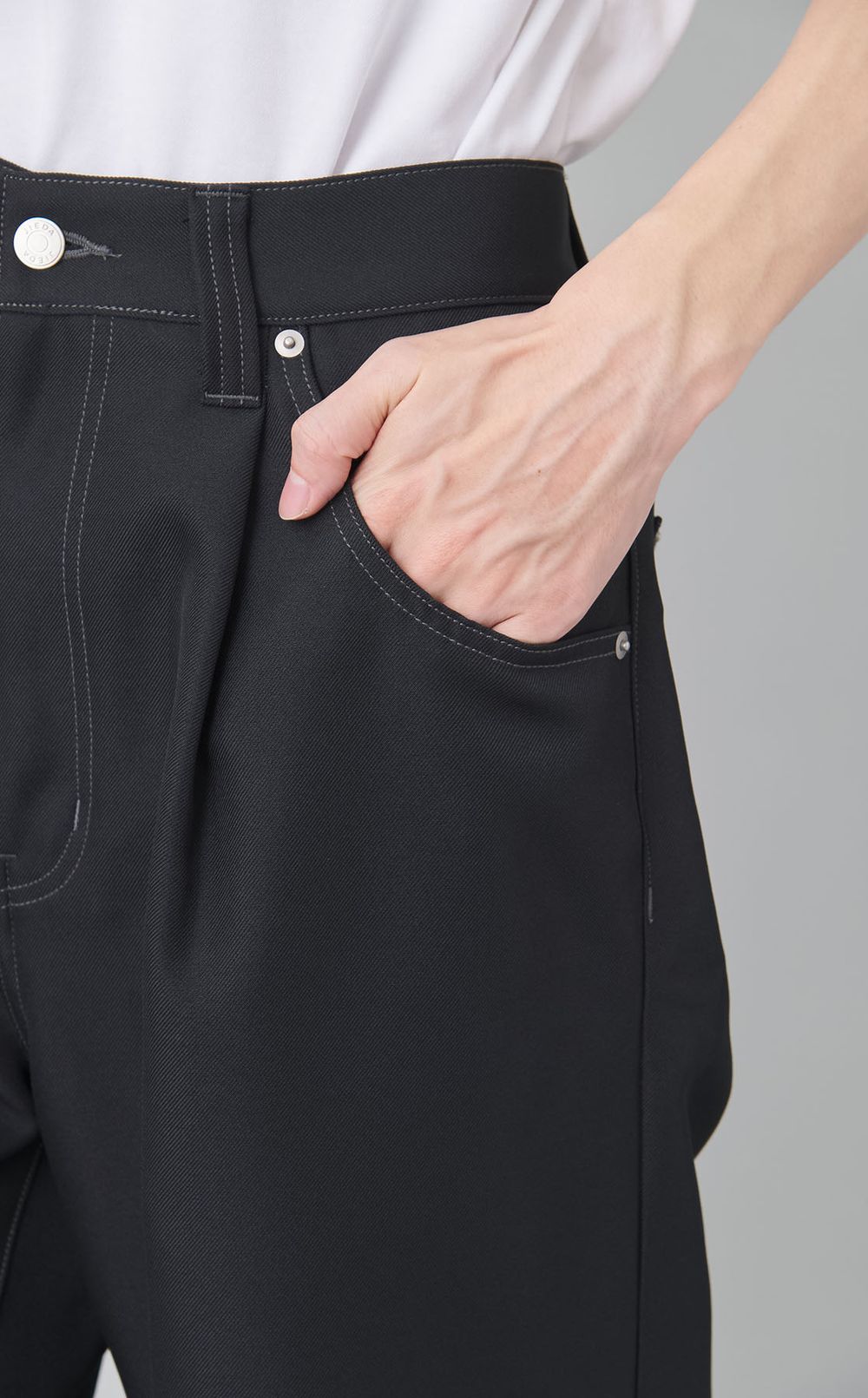 ワイドワンタックストレートパンツ