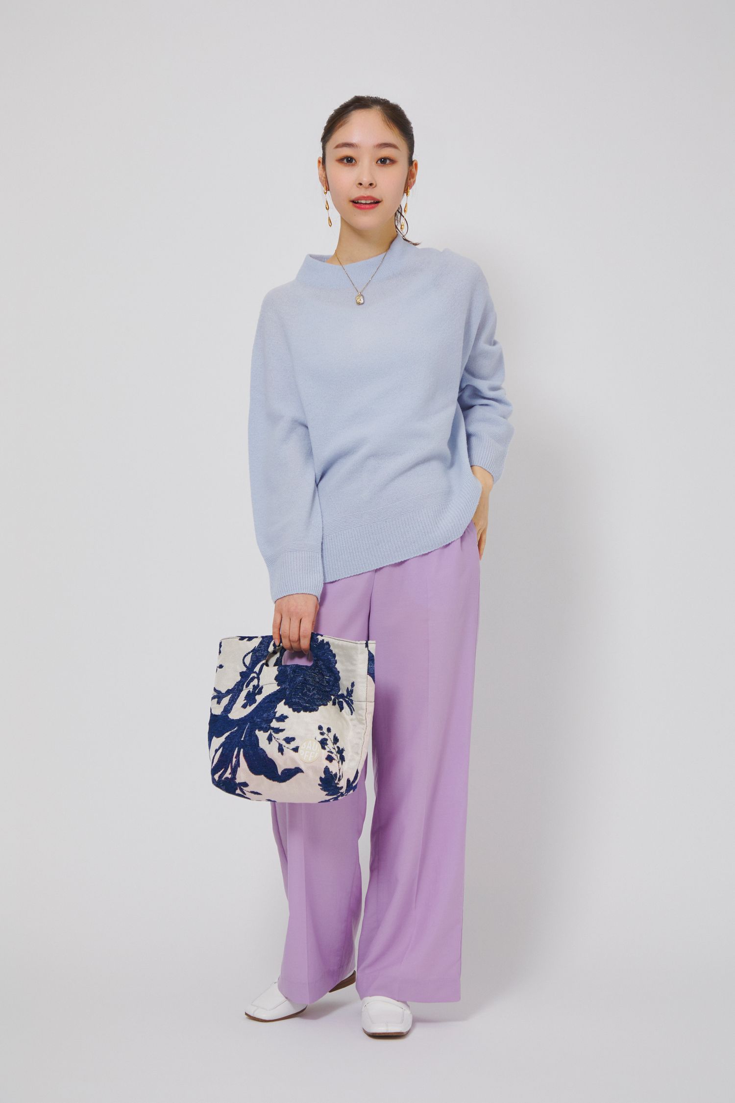 水色の春ニットのおすすめコーディネート