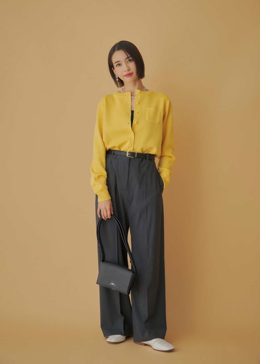 イエローの春ニットのおすすめコーディネート