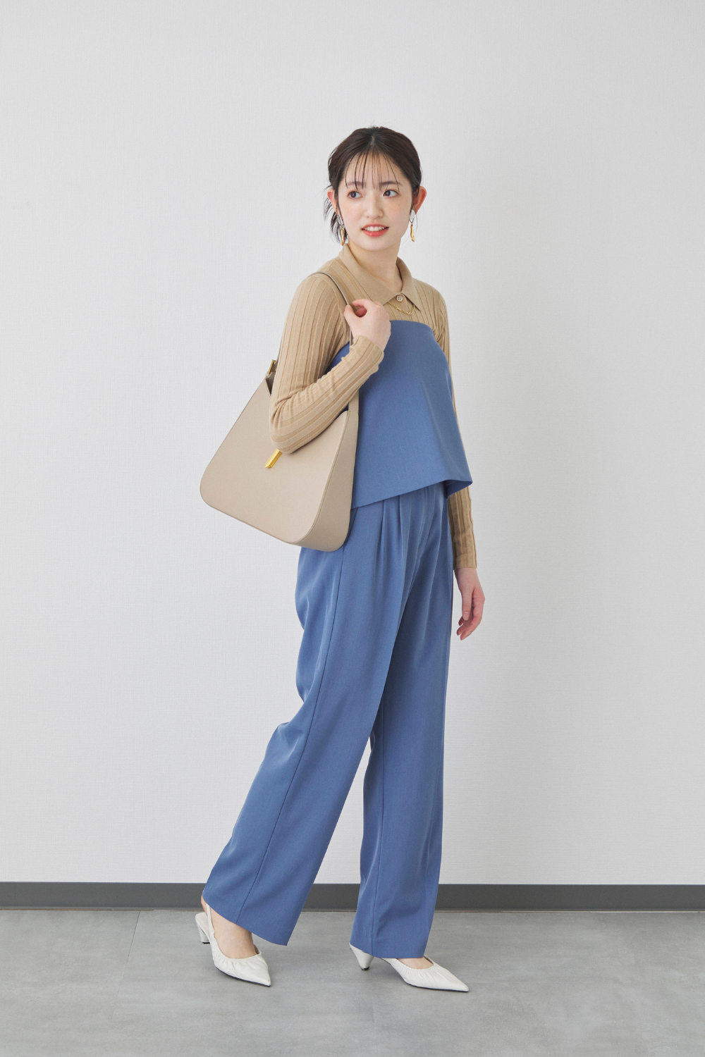 ビスチェを重ねた春ニットのトレンドコーデ