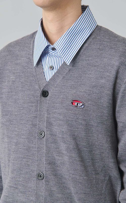 ロゴVネックニットカーディガン