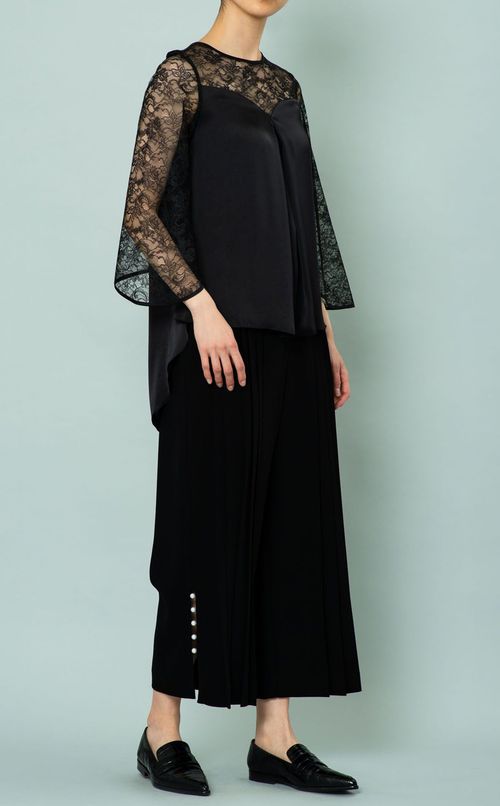 レーススリーブサテンブラウス