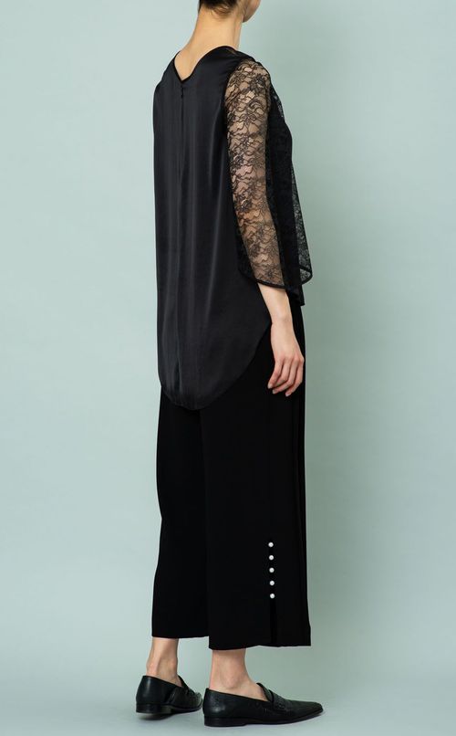 レーススリーブサテンブラウス