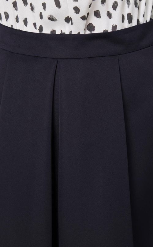 タックギャザーミディスカート