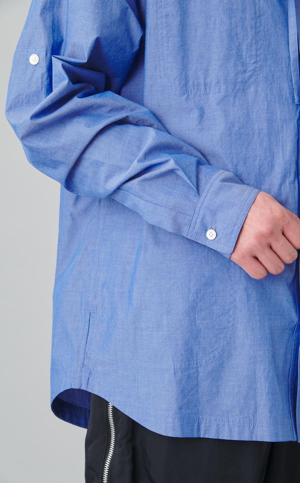 フーデッドシャツ