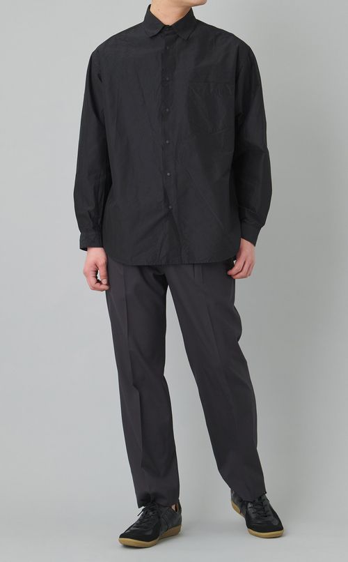 スナップボタンシャツ