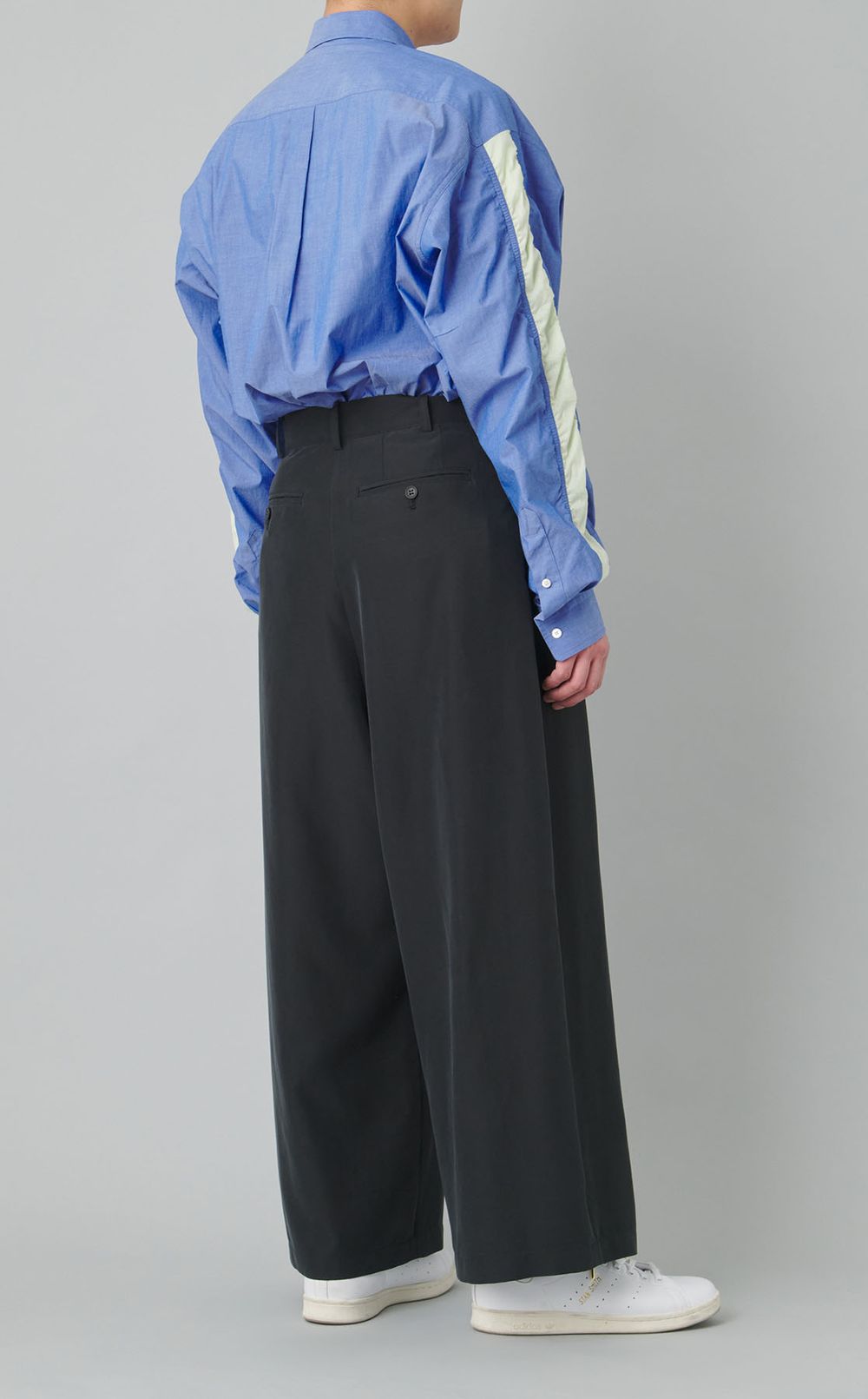 ドローイングタックパンツ