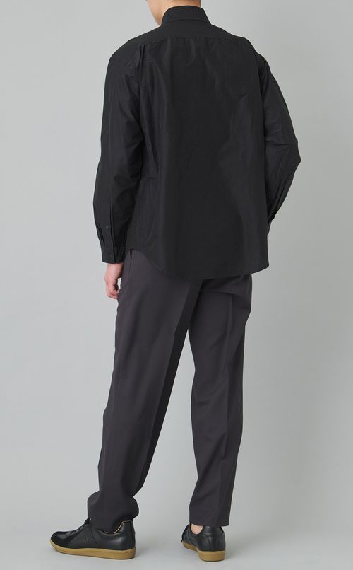 スナップボタンシャツ