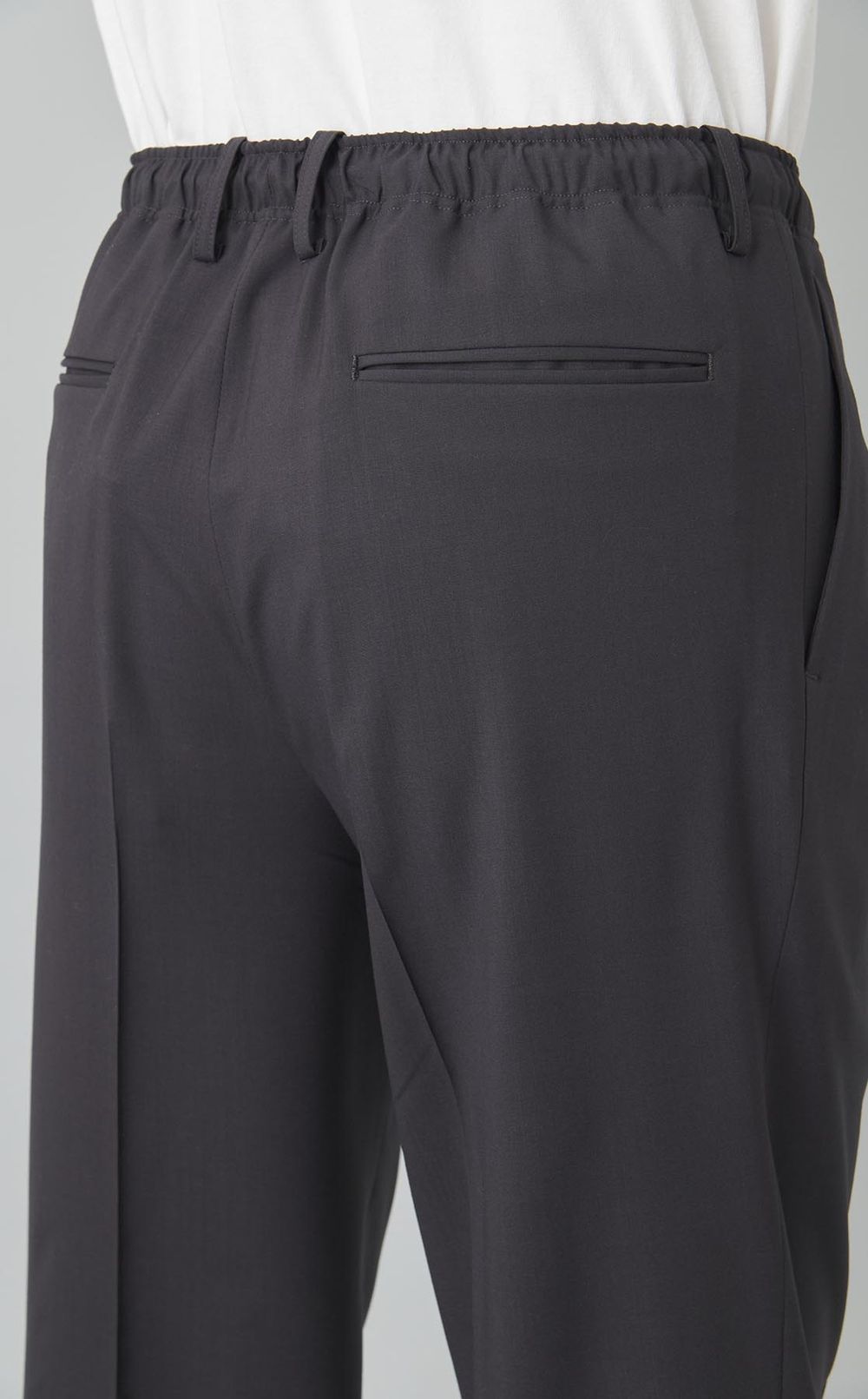 タックテーパードイージーパンツ