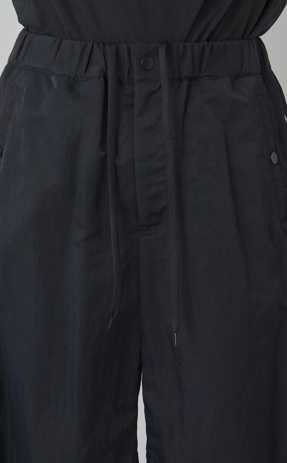 ナイロンジップショートパンツ