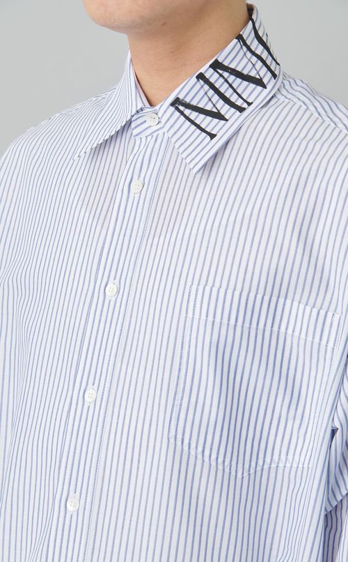 ロゴデザインシャツ