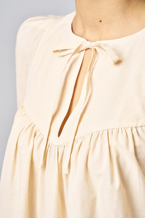 コットンレーススリーブブラウス