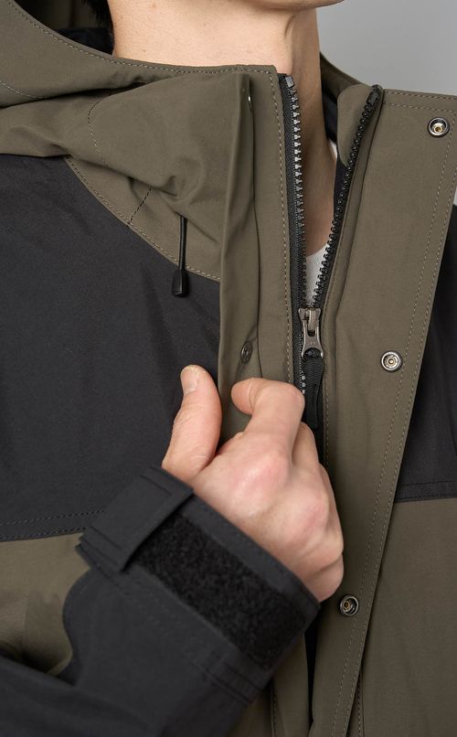 マウンテンライトジャケット