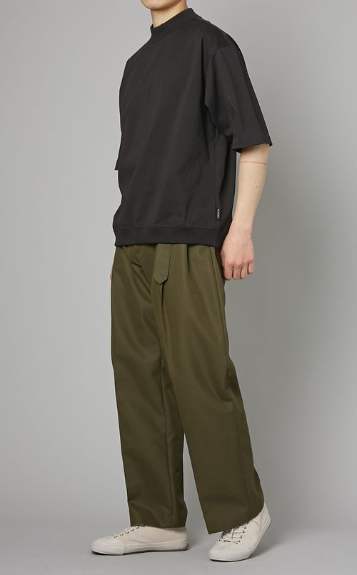 モックネックTシャツ