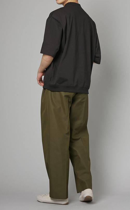 モックネックTシャツ