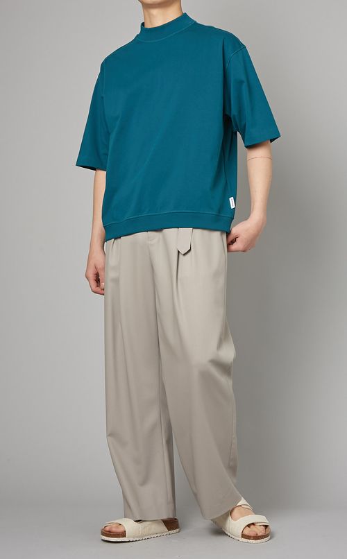 モックネックTシャツ