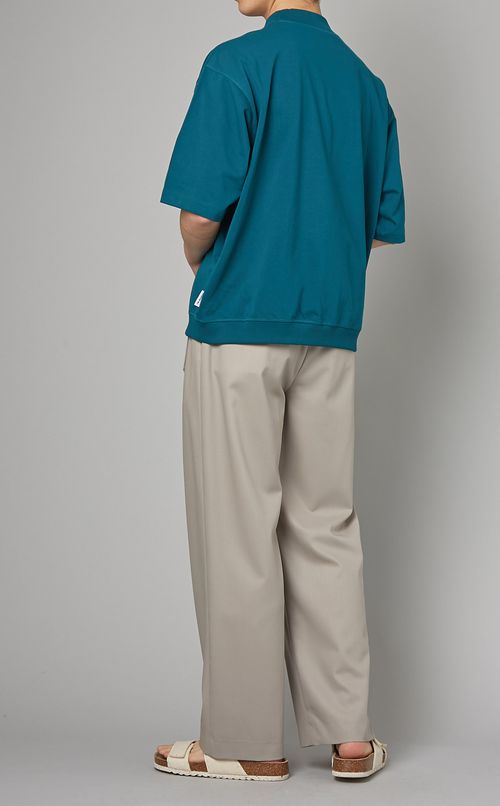 モックネックTシャツ