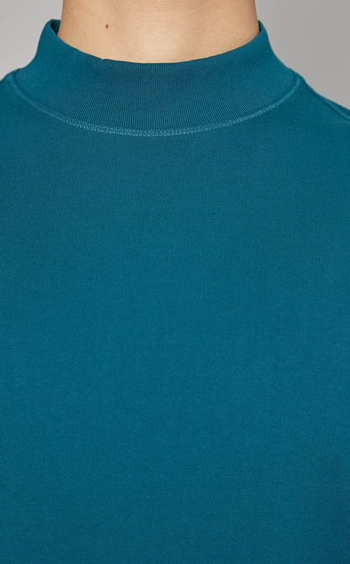 モックネックTシャツ