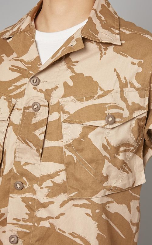 カモフラージュシャツ