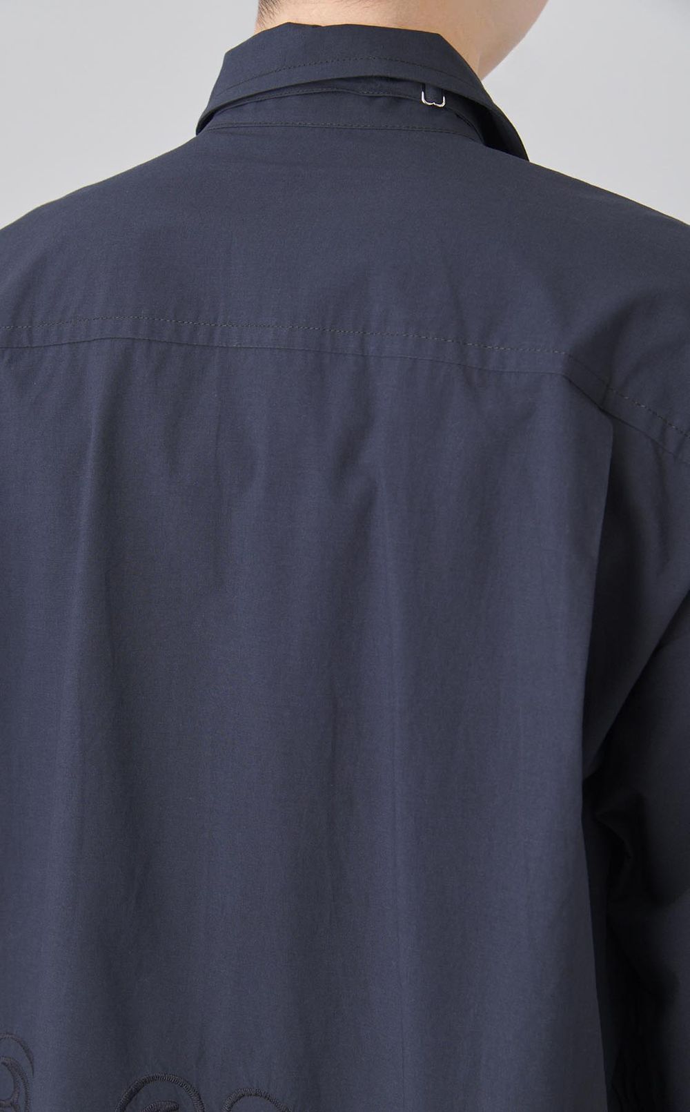 ヘムエンブロイダリーネクタイシャツ