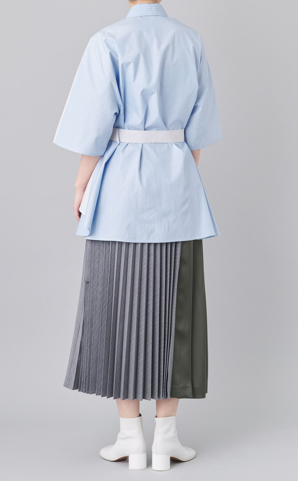 ストライプサテンプリーツスカート