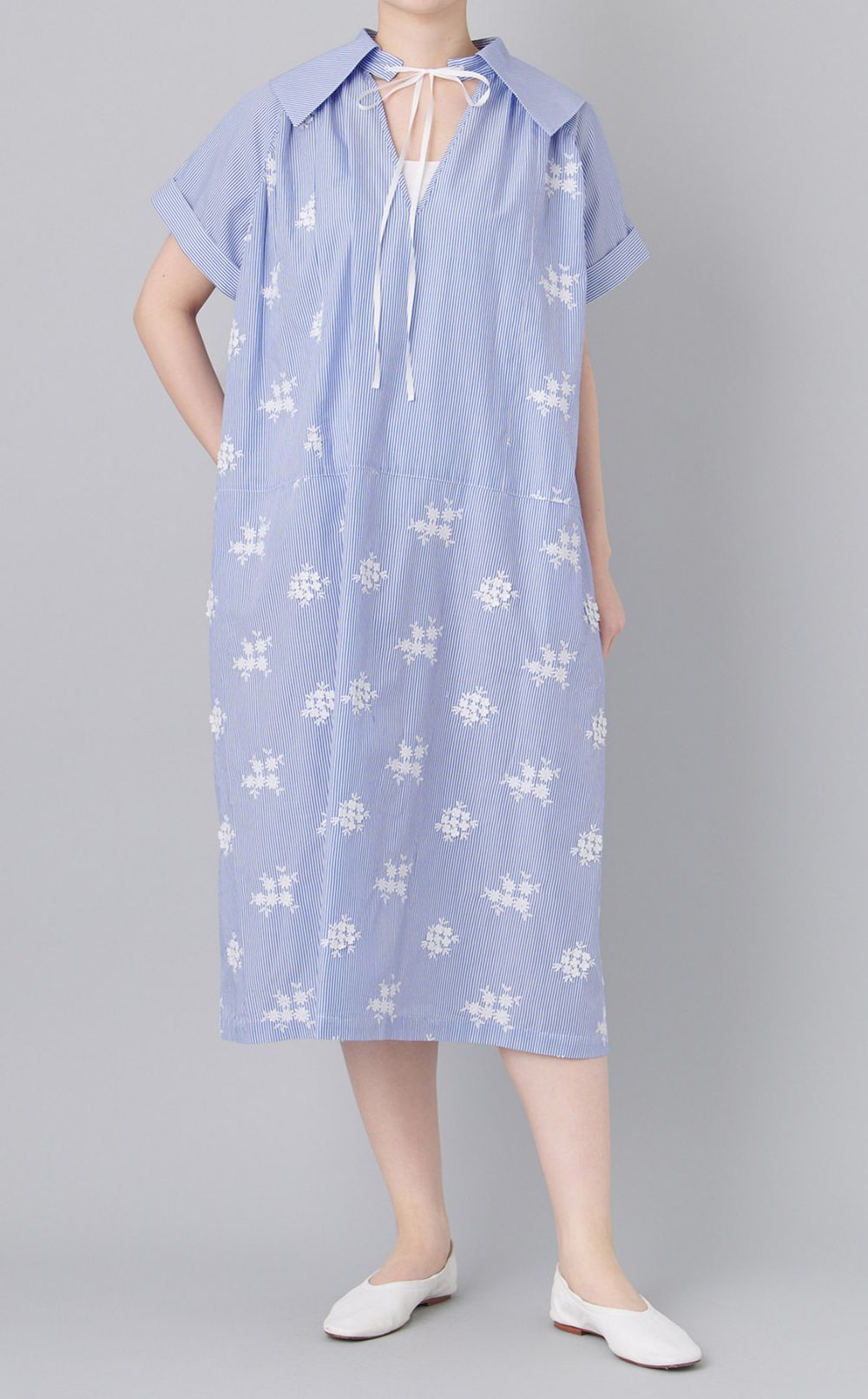 フラワー刺繍ビッグカラーワンピース