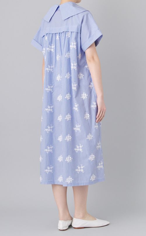 フラワー刺繍ビッグカラーワンピース