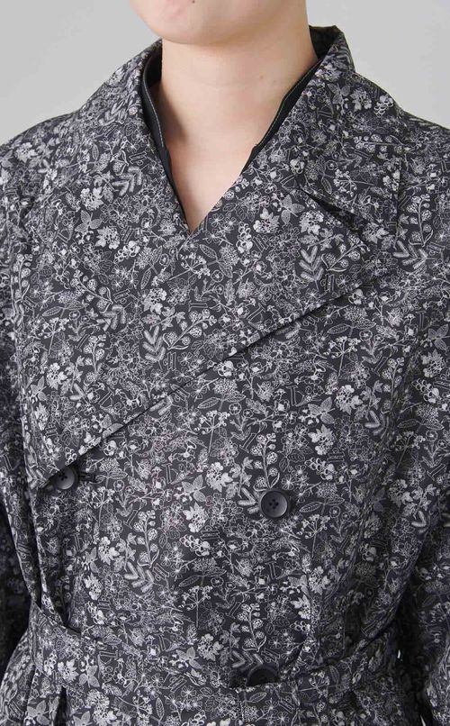 モノクロプリントナイロントレンチコート