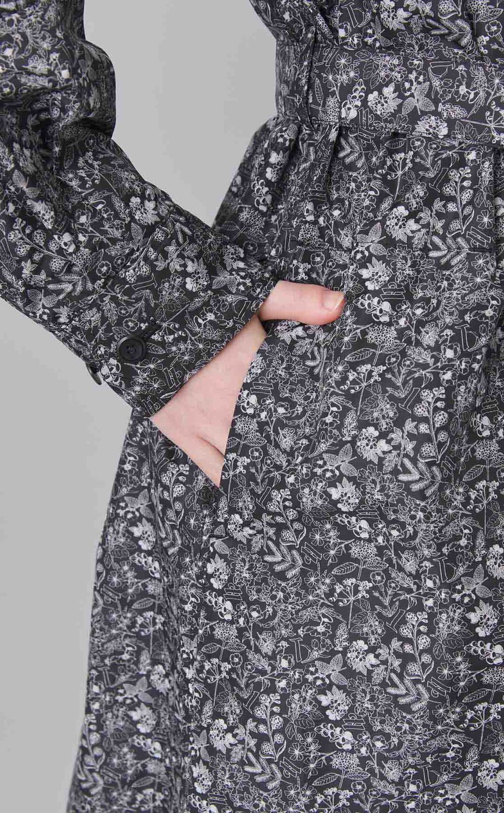 モノクロプリントナイロントレンチコート