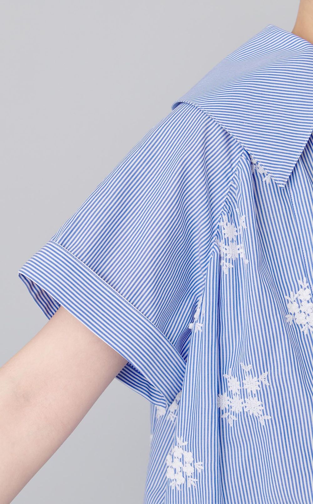 フラワー刺繍ビッグカラーワンピース