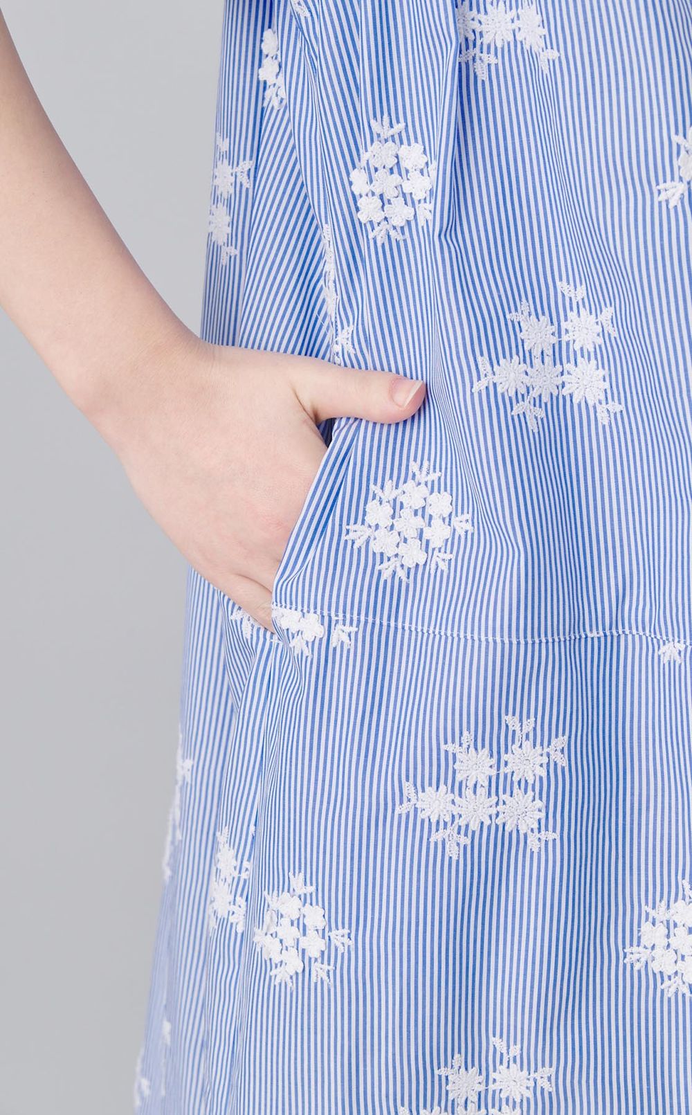 フラワー刺繍ビッグカラーワンピース