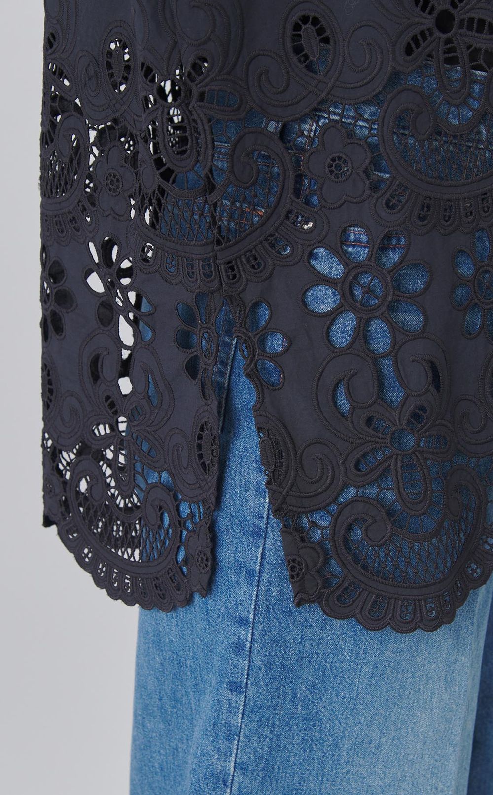 ヘムエンブロイダリーネクタイシャツ