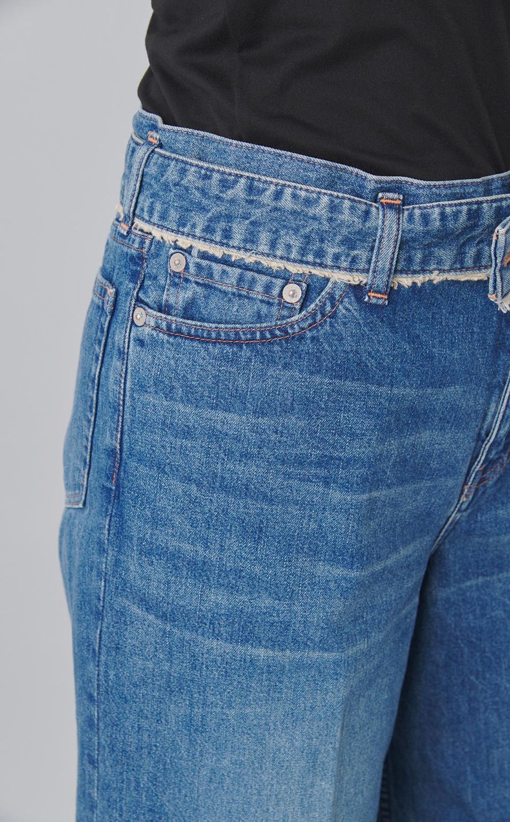 デニムベルト付ウォッシュドデニムパンツ