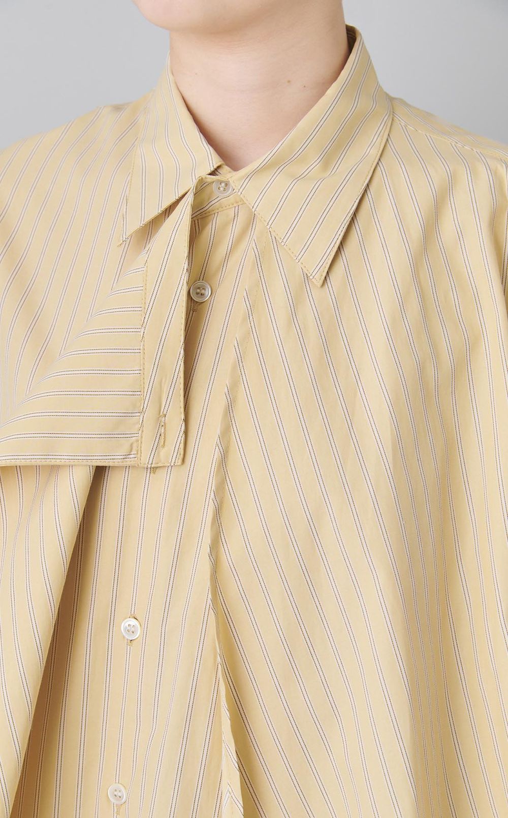 アシンメトリードレープシャツ