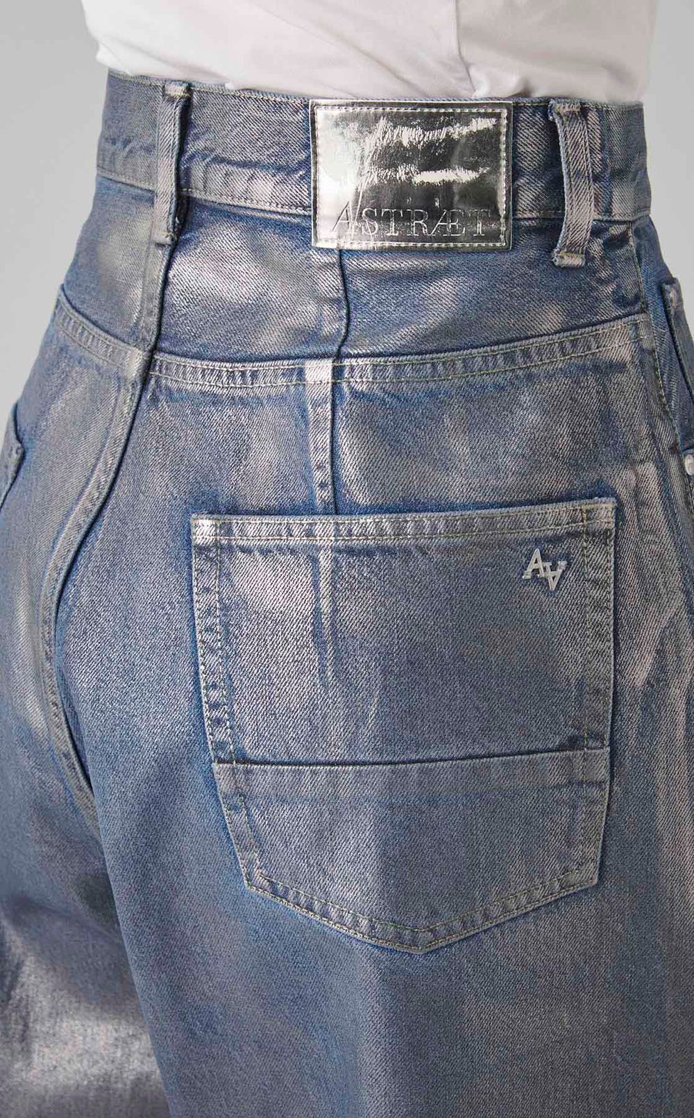 ハイウエストバルーンデニムパンツ