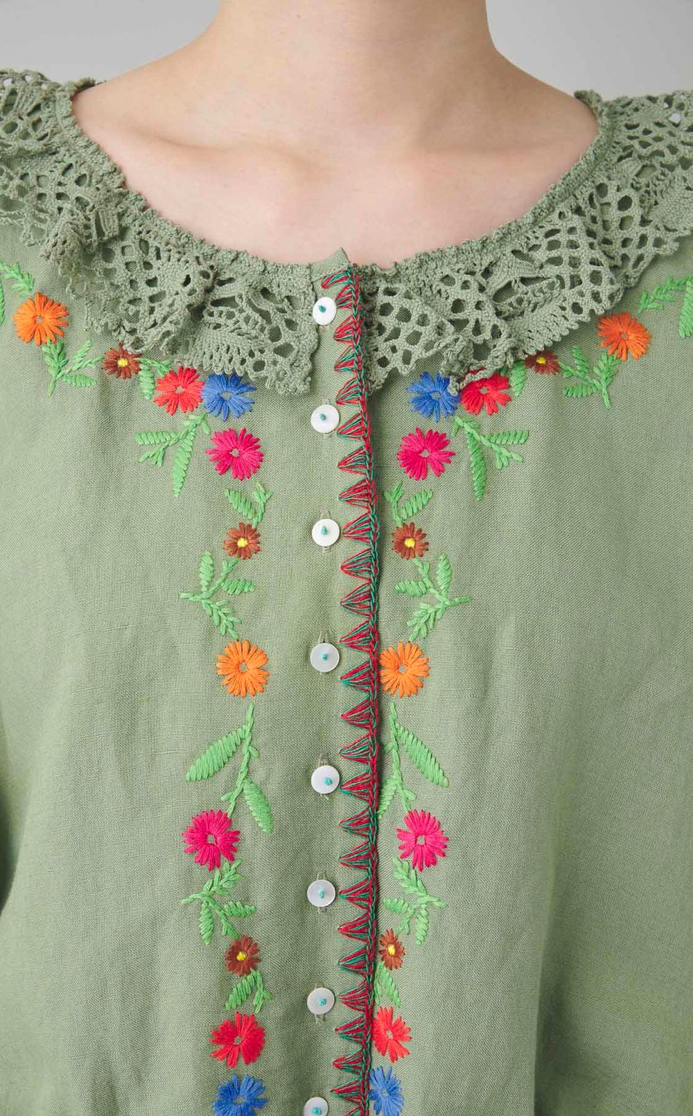 フラワー刺繍ボヘミアンブラウス