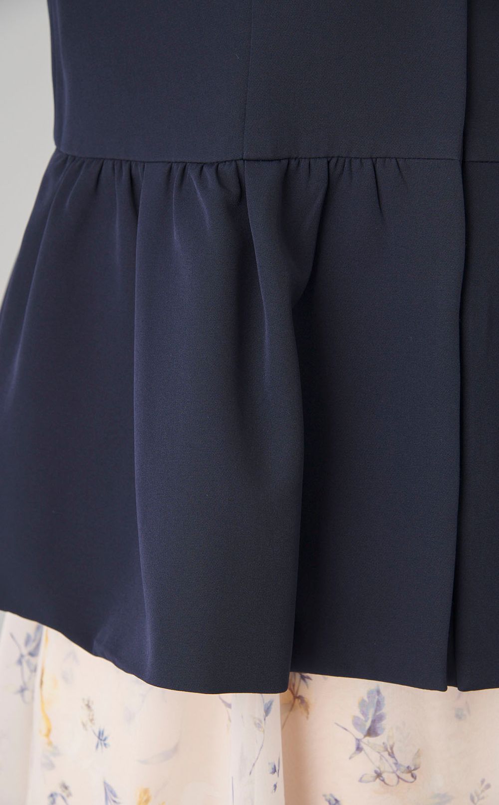 ベルスリーブペプラムジャケット