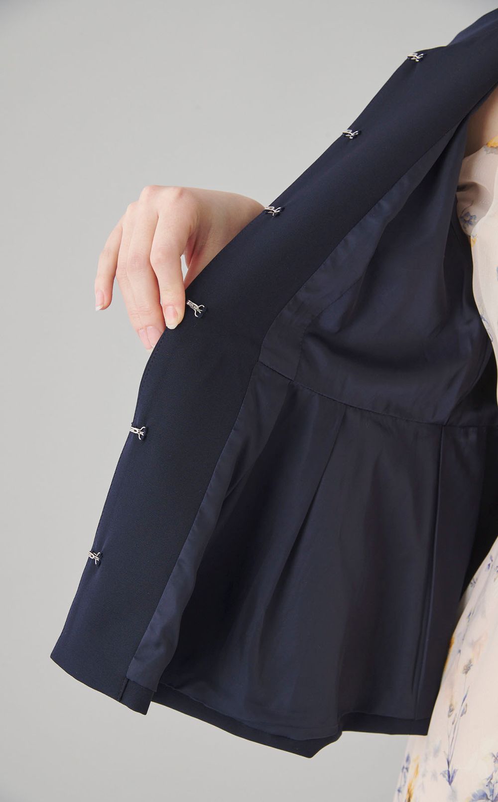 ベルスリーブペプラムジャケット