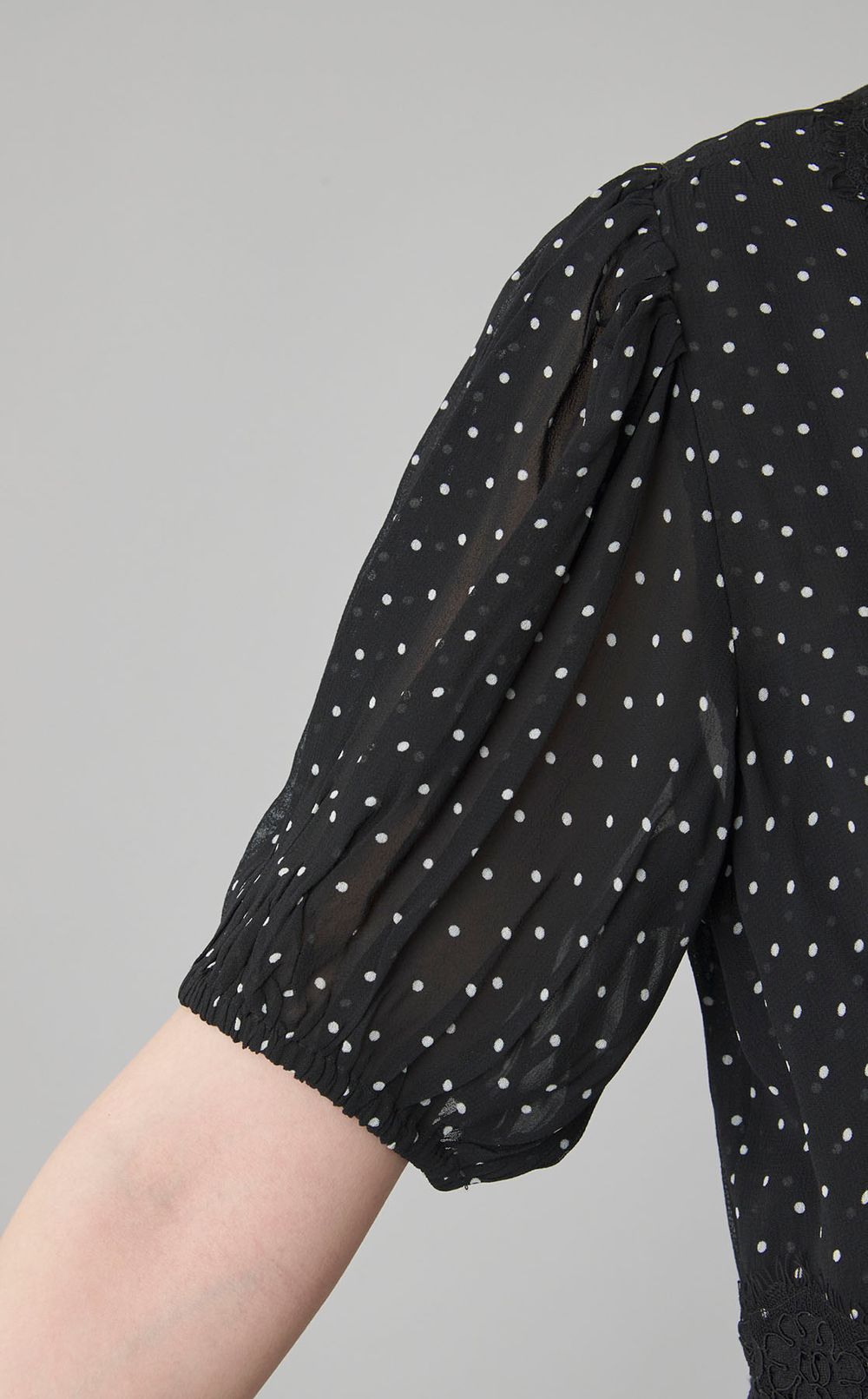 ドットレースVネックワンピース