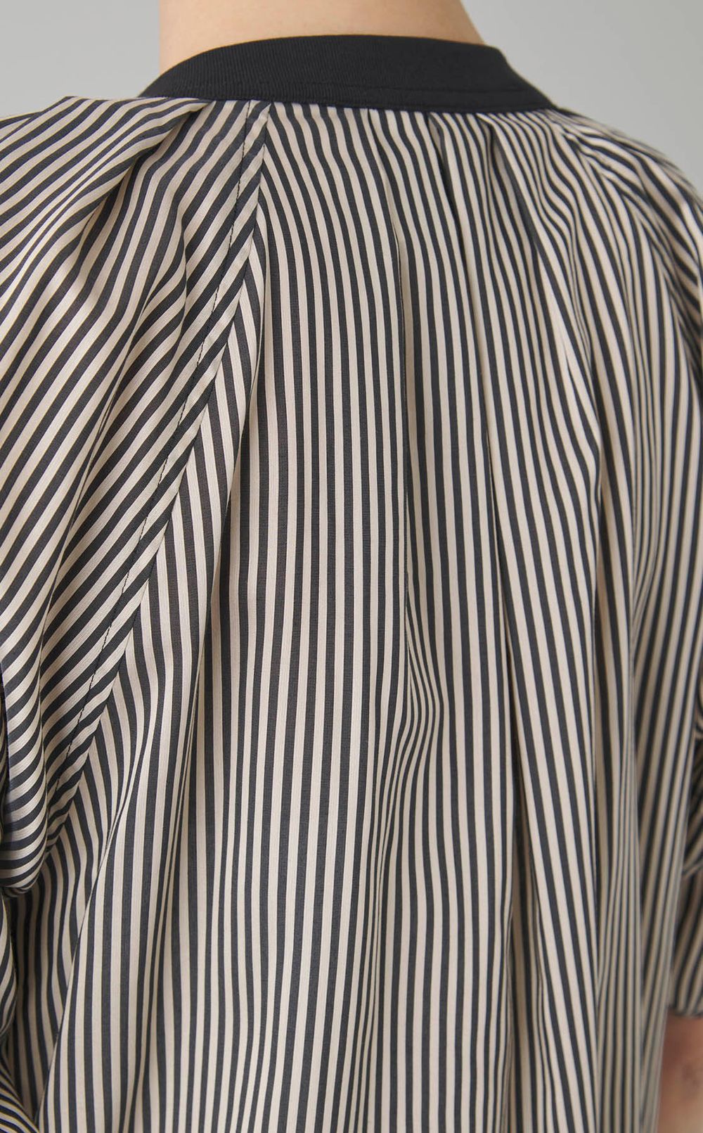 ギャザースリーブパネルジャージトップス